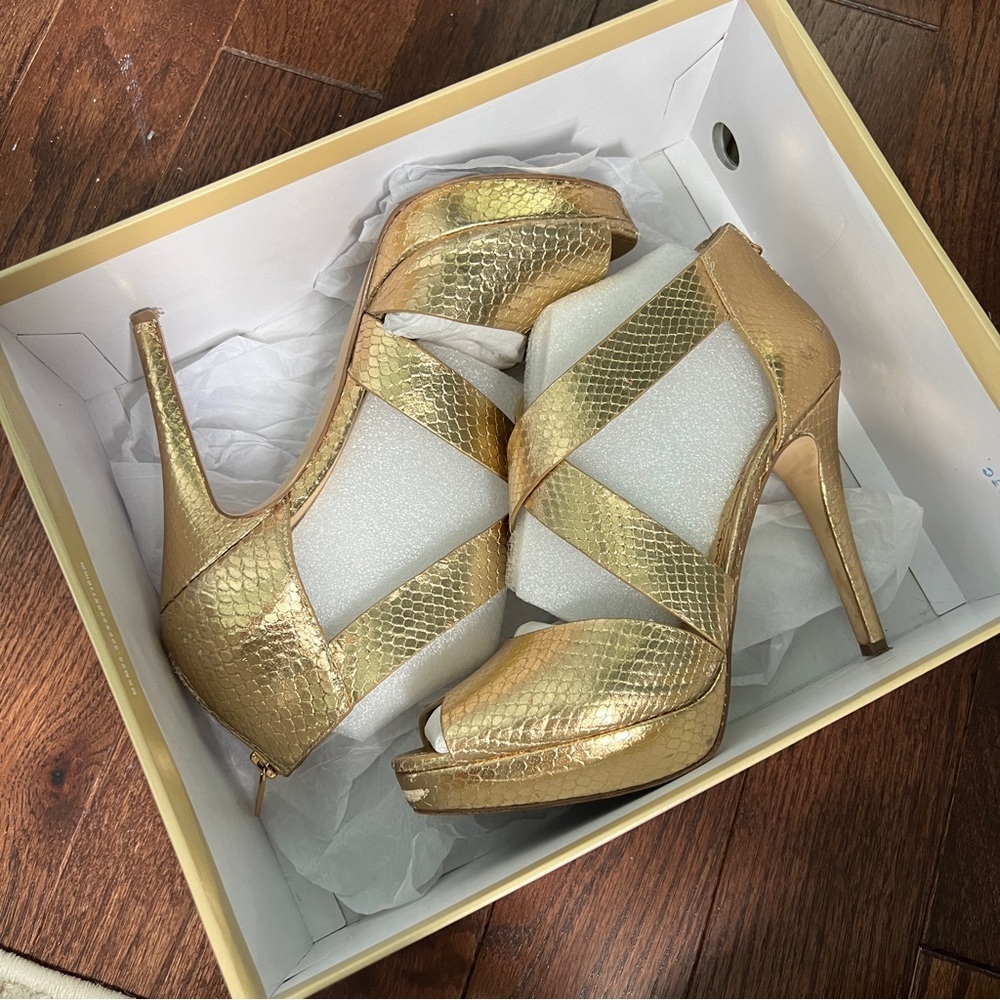 Michael Kors 8.5 Gold Snake Platform Pump Heels - Picture 8 of 11